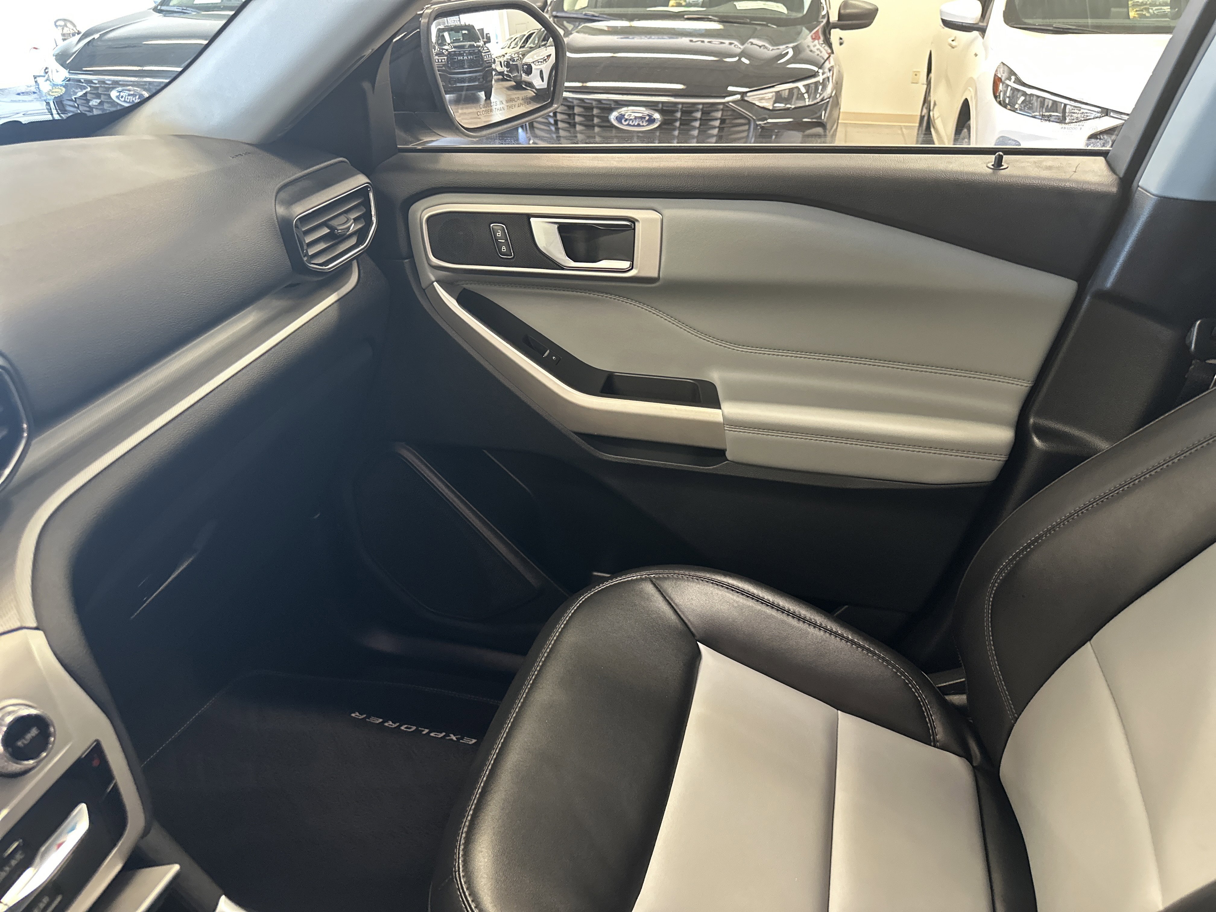 Certified 2022 Ford Explorer XLT w/ Equipment Group 202A image 27