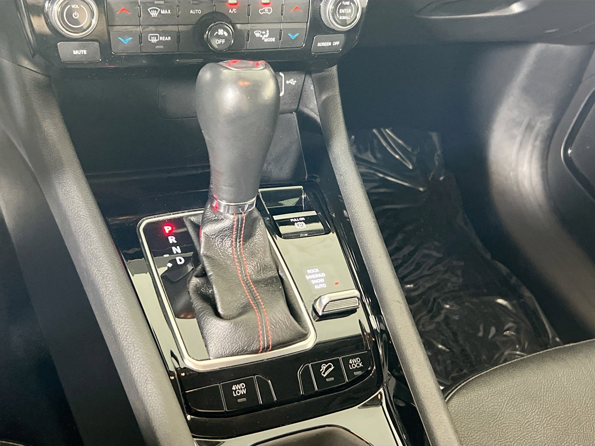 Used 2022 Jeep Compass Trailhawk image 16