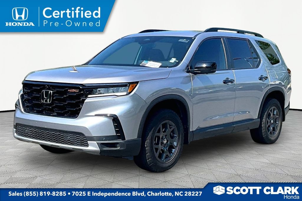 Certified 2025 Honda Pilot TrailSport image 3