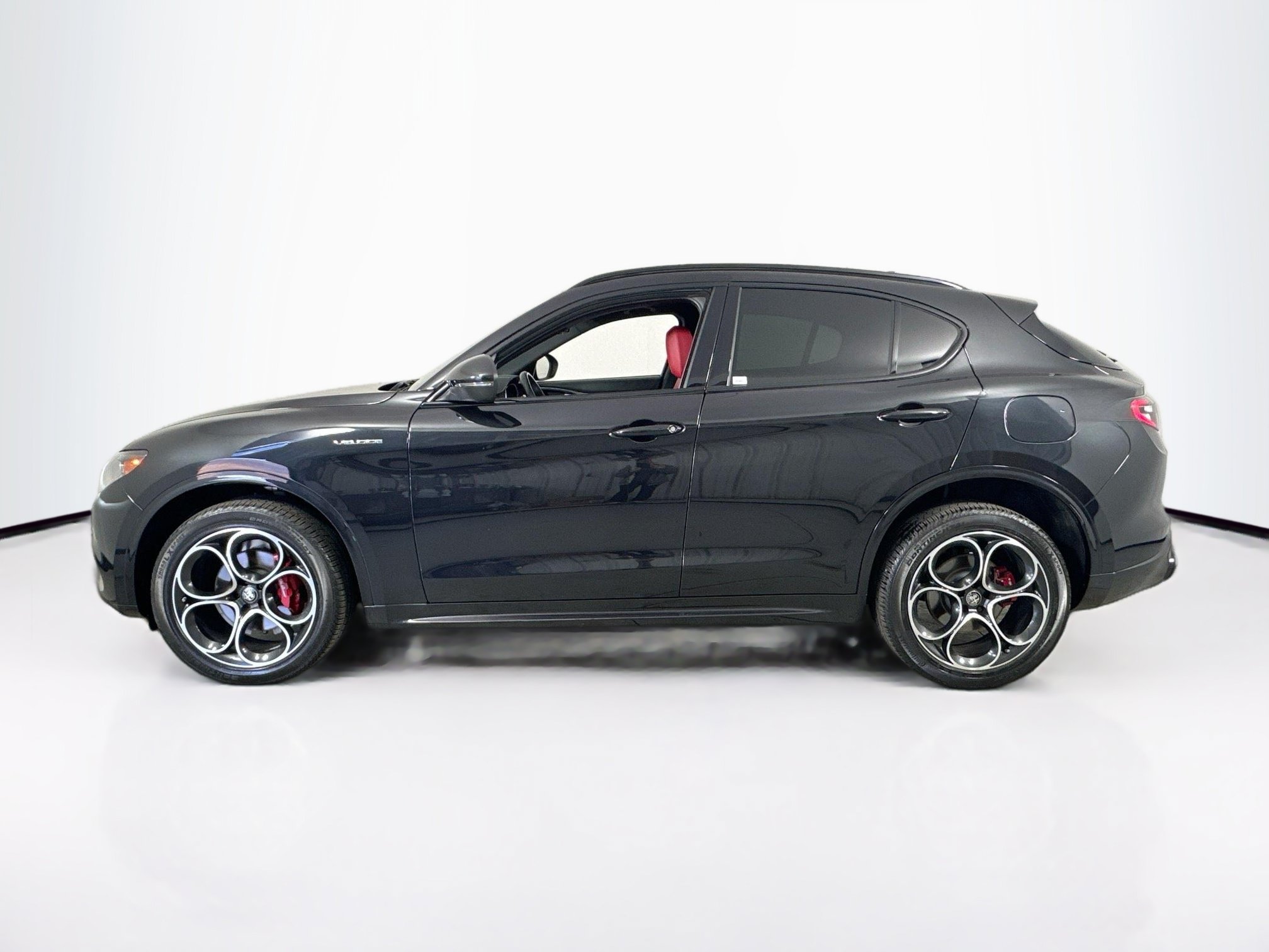 Used 2025 Alfa Romeo Stelvio Sprint w/ Veloce Package AWD/4WD image 8