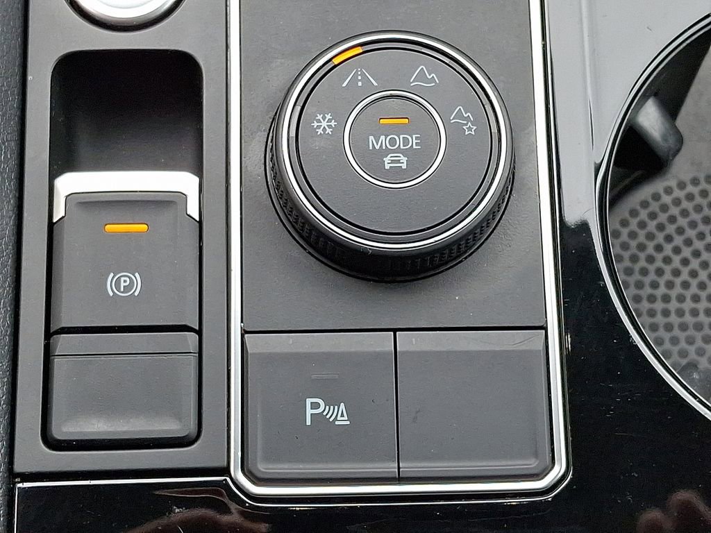 Used 2023 Volkswagen Atlas SEL R-Line AWD/4WD image 27