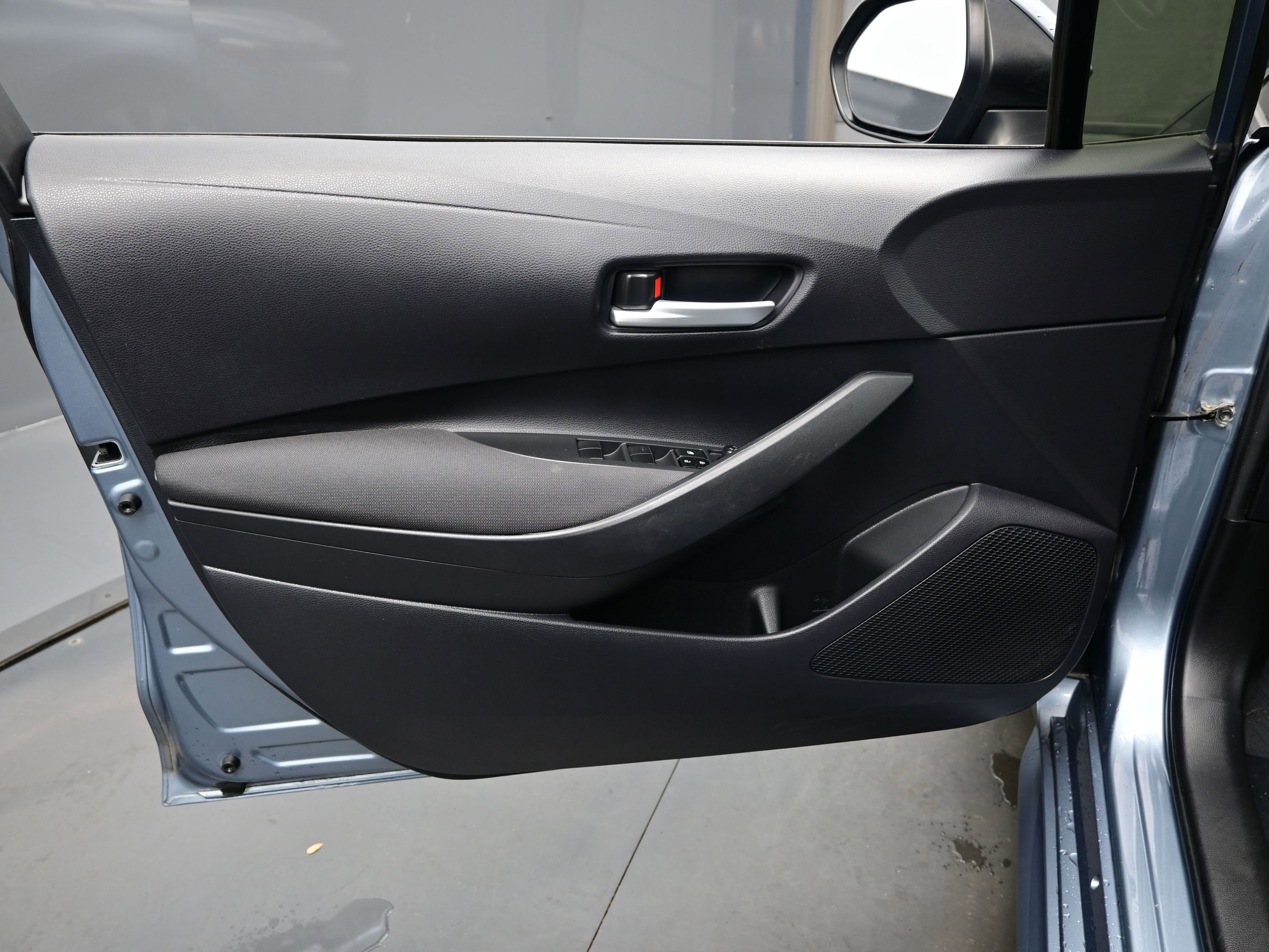 Used 2020 Toyota Corolla LE image 9