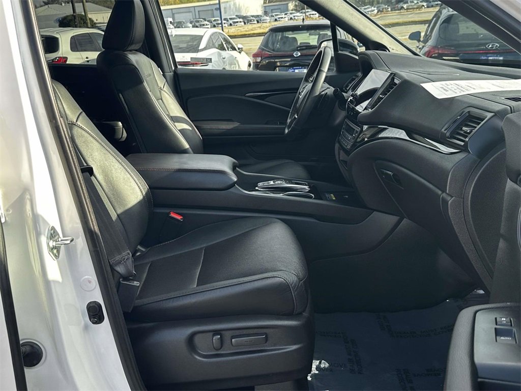 Certified 2024 Honda Passport Black Edition image 6