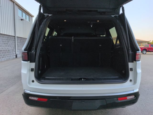 Used 2023 Jeep Wagoneer Series II AWD/4WD image 28