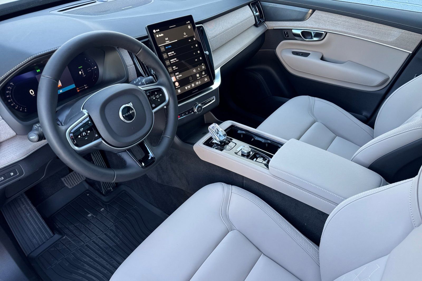 New 2026 Volvo XC90 T8 Plus w/ Protection Package image 13