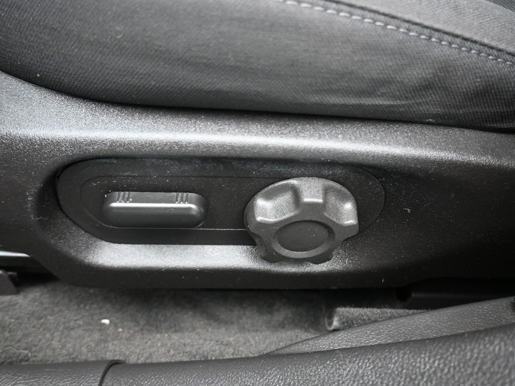 Used 2018 Ford Taurus SEL image 12