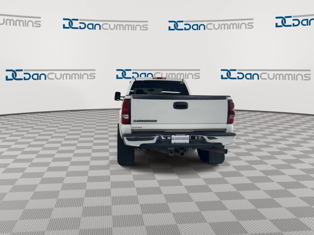 Used 2006 Chevrolet Silverado 2500 LT w/ Heavy-Duty Power Package RWD image 7