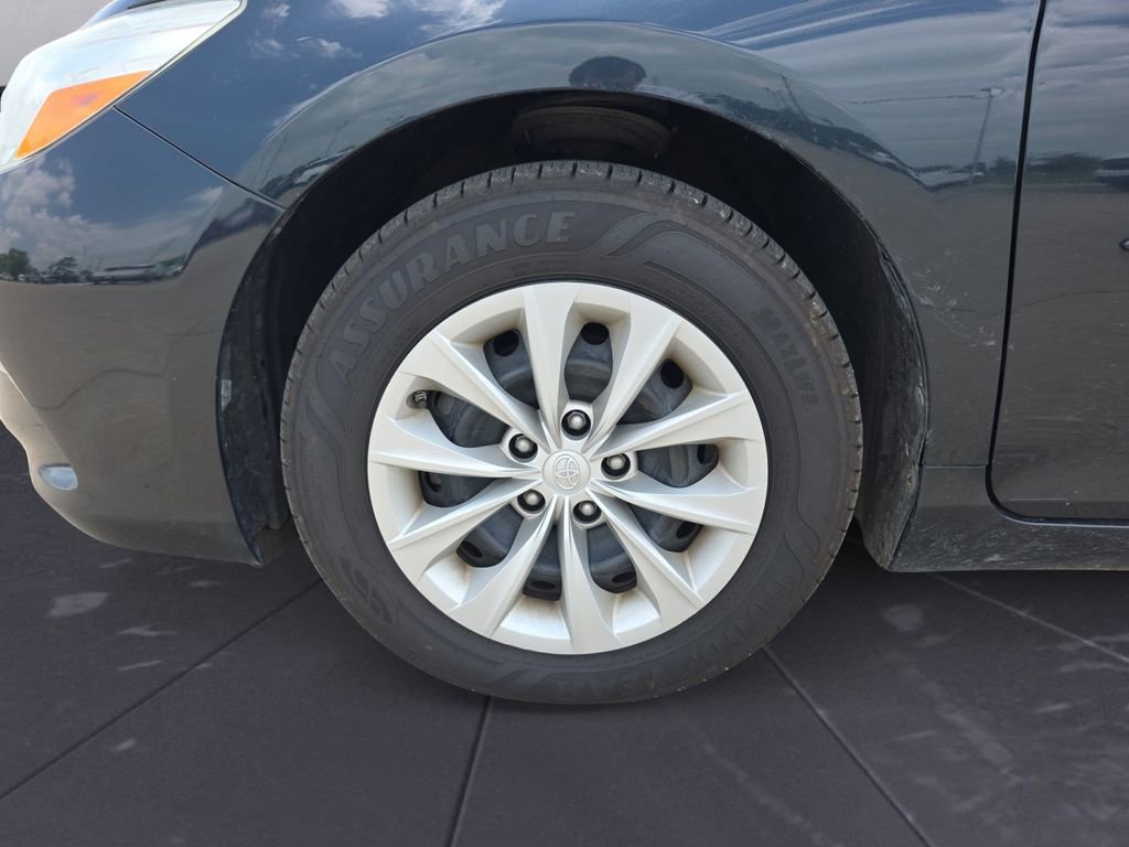 Used 2017 Toyota Camry LE FWD image 14
