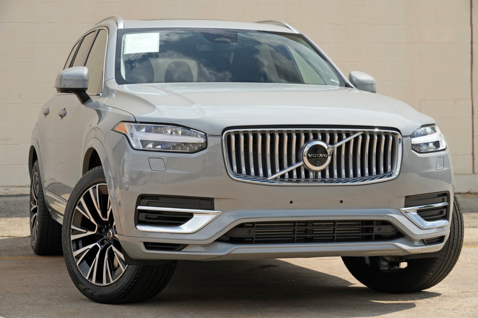 Used 2025 Volvo XC90 T8 Plus w/ Protection Package Premier AWD/4WD image 4