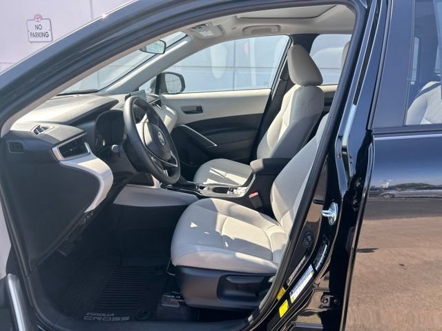Used 2023 Toyota Corolla Cross LE w/ Moonroof Package AWD/4WD image 20