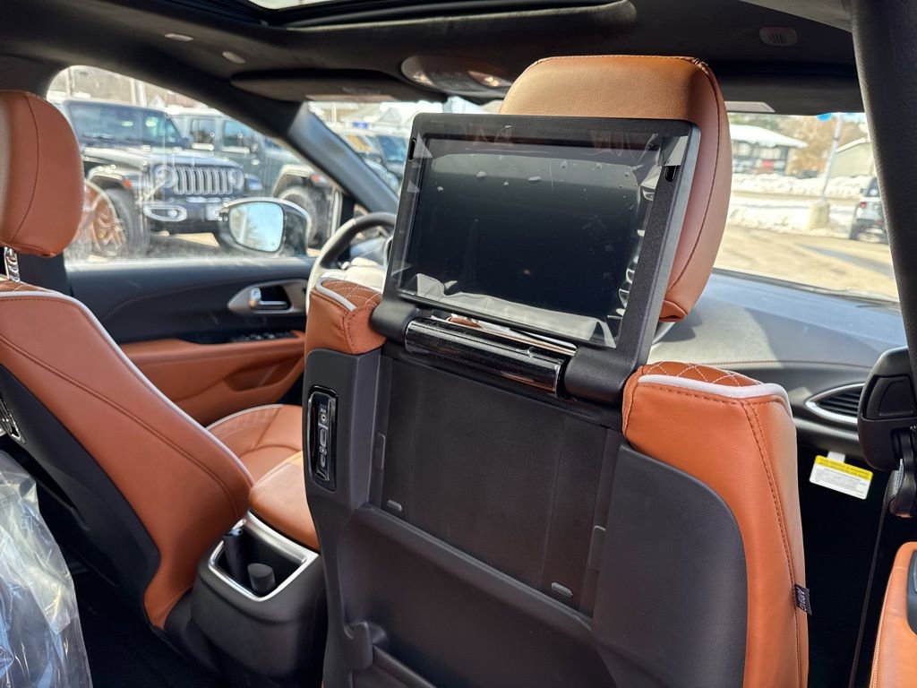 New 2026 Chrysler Pacifica Pinnacle AWD/4WD image 31