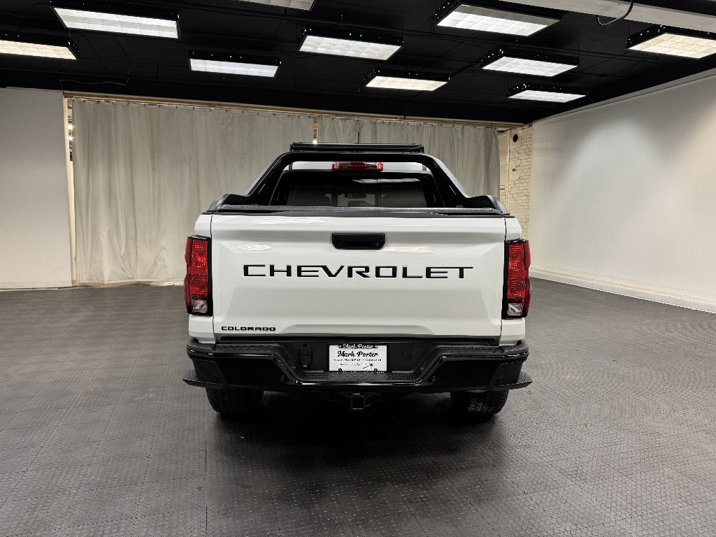Used 2025 Chevrolet Colorado Trail Boss w/ Midnight Edition AWD/4WD image 4