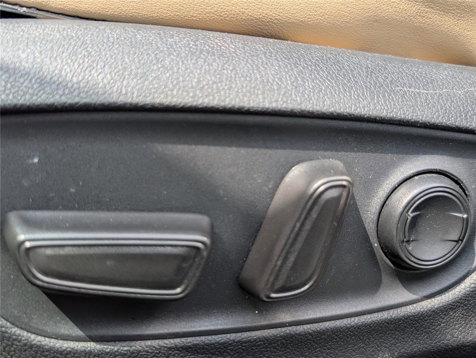 Used 2021 Toyota RAV4 XLE Premium image 20