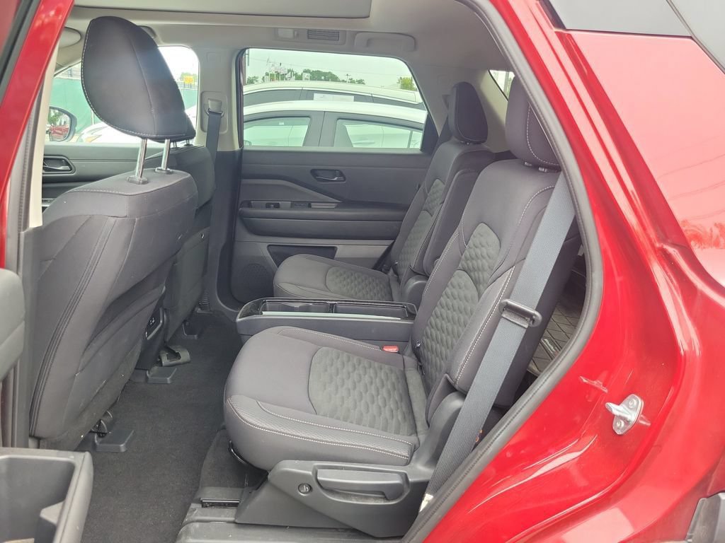 Used 2024 Nissan Pathfinder SV w/ SV Premium Package AWD/4WD image 7