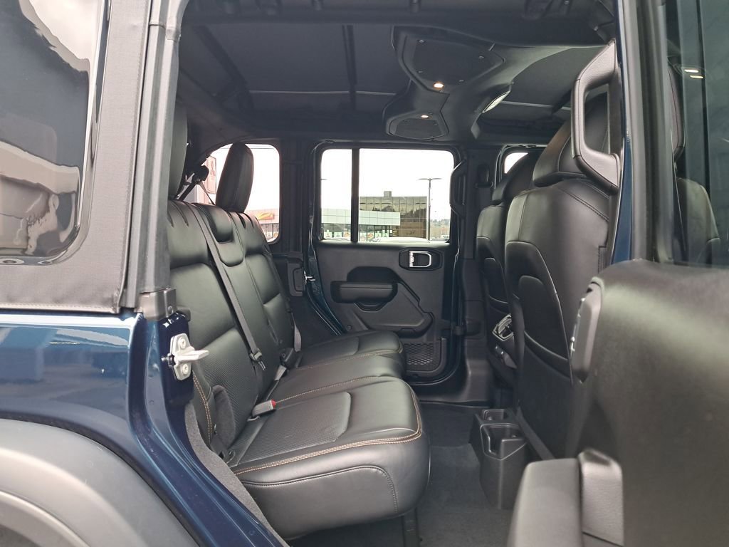 Used 2025 Jeep Wrangler Willys image 15