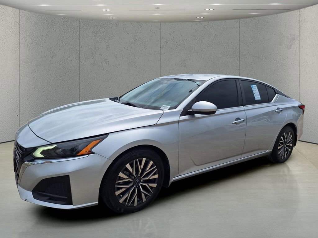 Used 2023 Nissan Altima 2.5 SV w/ SV Premium Package FWD image 9