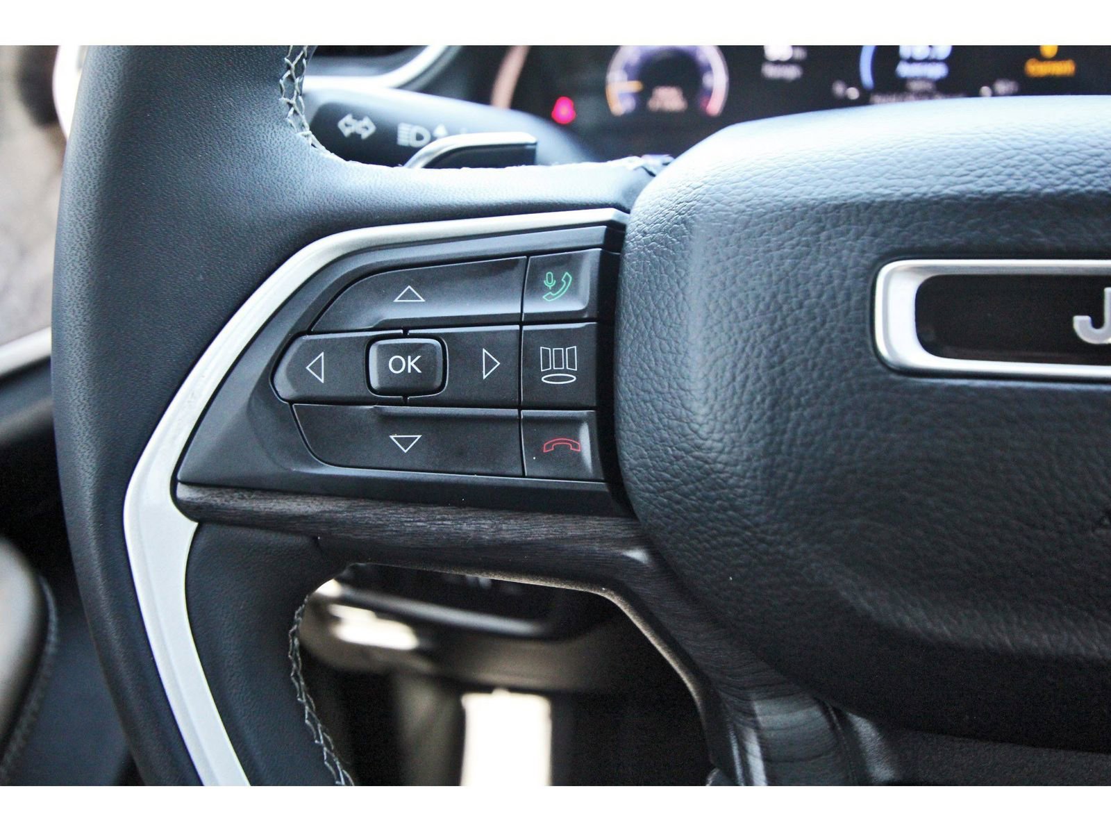 Used 2023 Jeep Grand Cherokee L Limited image 18