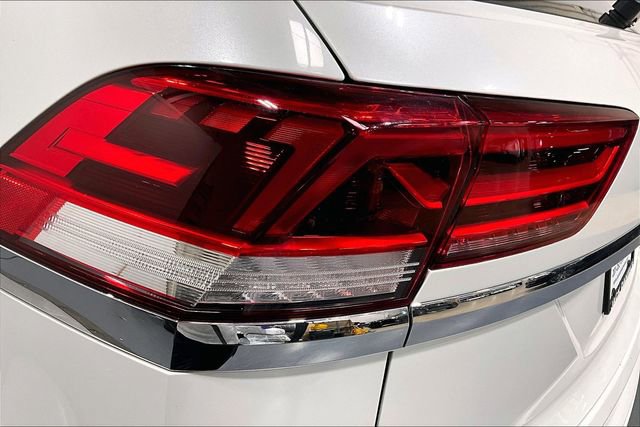 Used 2021 Volkswagen Atlas Cross Sport SE w/ Panoramic Sunroof Package FWD image 31