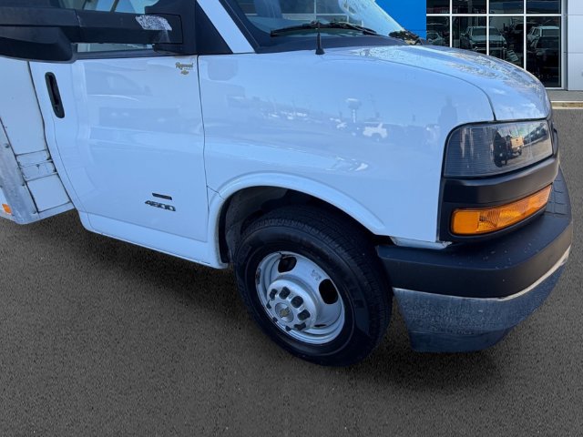 Used 2021 Chevrolet Express 4500 Extended w/ Power Convenience Package RWD image 2