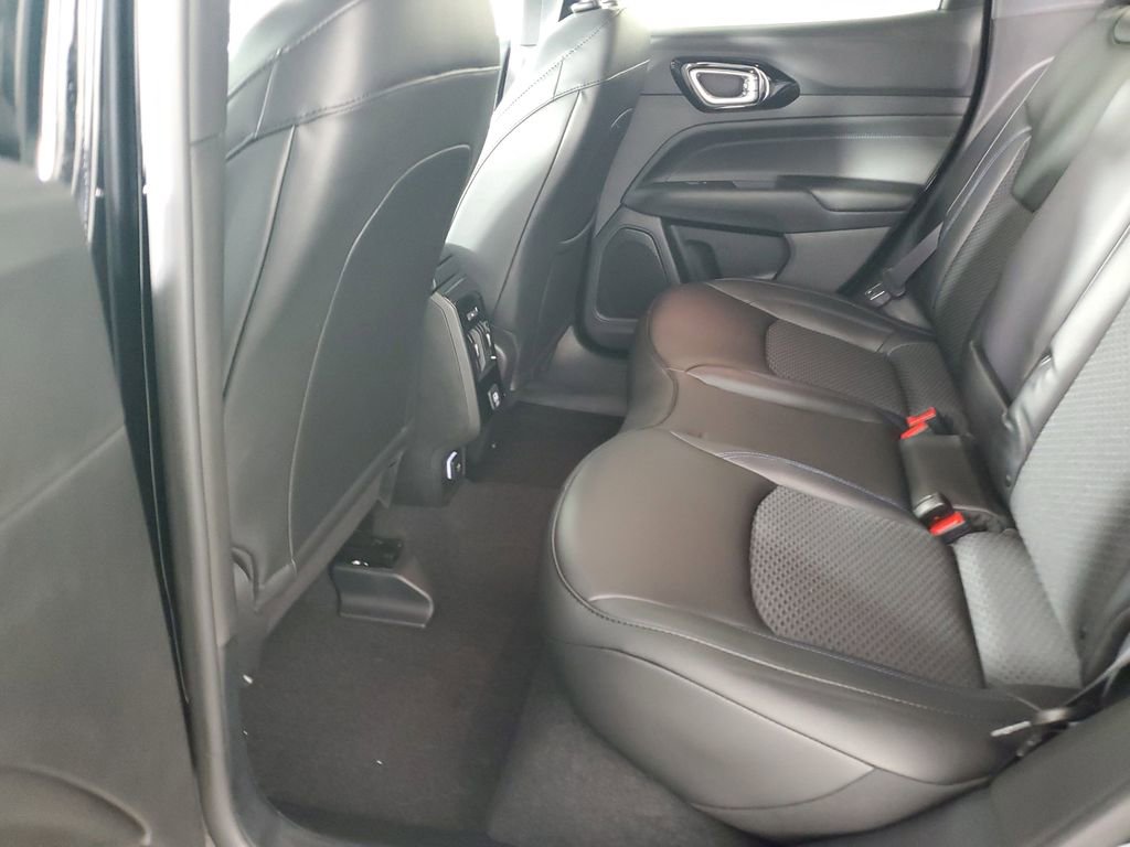New 2026 Jeep Compass Latitude image 13