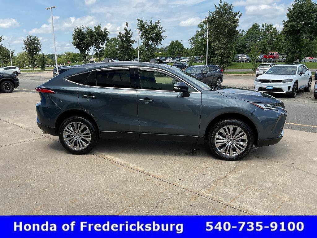 Used 2022 Toyota Venza XLE AWD/4WD image 7