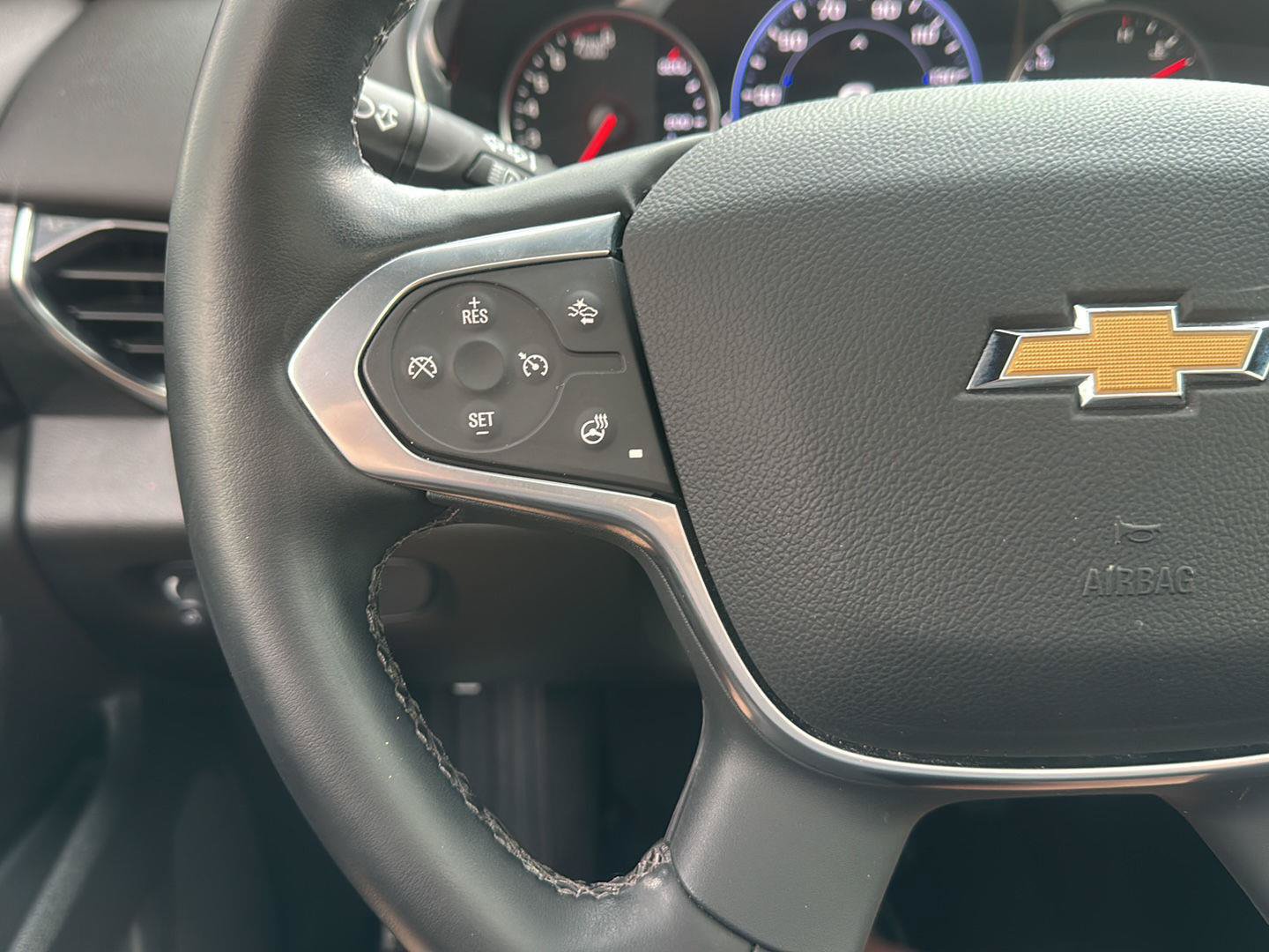 Used 2023 Chevrolet Traverse High Country FWD image 88