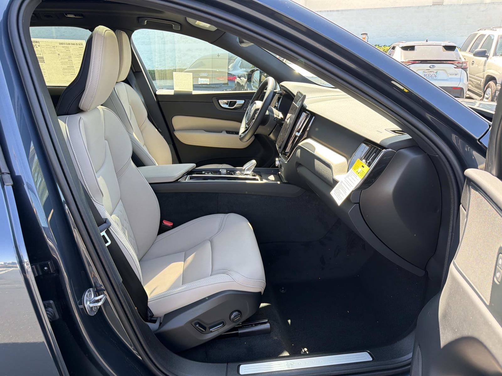 New 2027 Volvo XC60 B5 Core AWD/4WD image 20