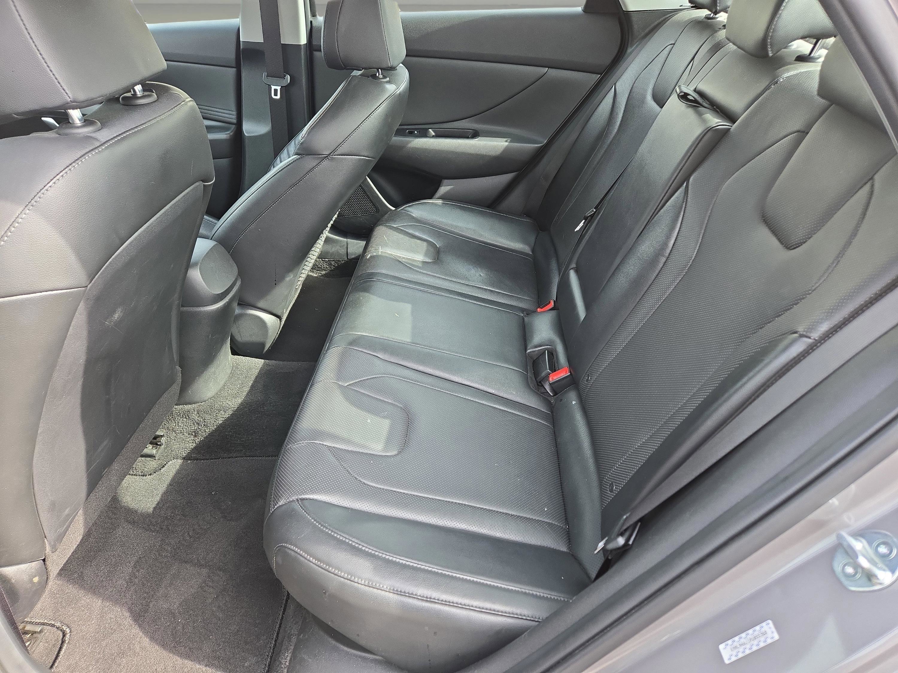 Used 2023 Hyundai Elantra Limited image 13