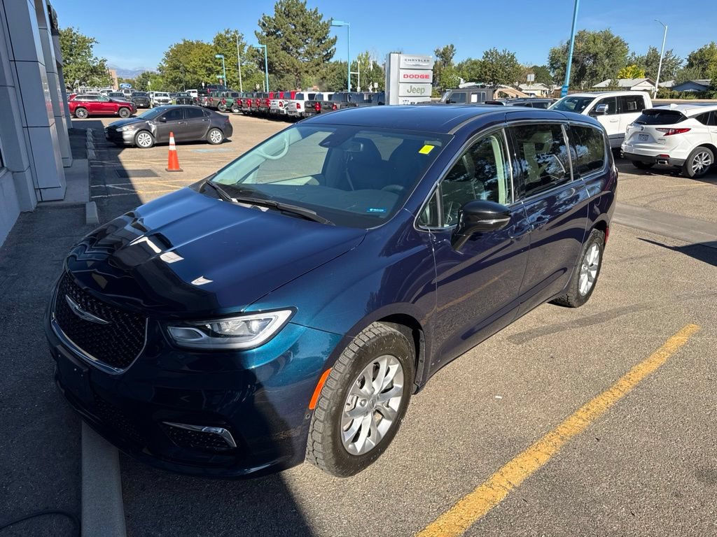 Used 2024 Chrysler Pacifica Touring-L AWD/4WD image 1
