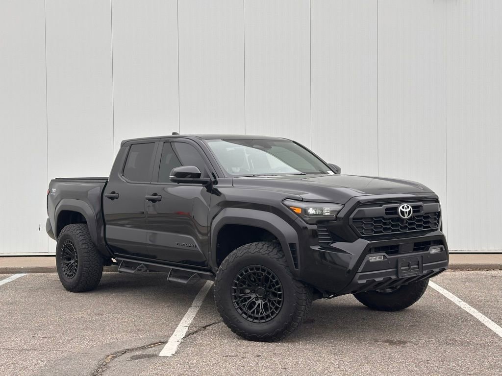 Used 2024 Toyota Tacoma TRD Off-Road w/ TRD Off Road Premium Package AWD/4WD image 6