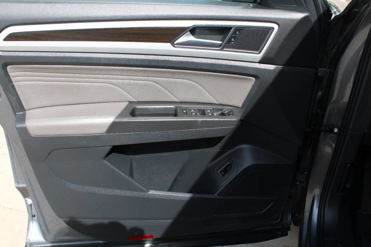 Used 2023 Volkswagen Atlas SE image 12