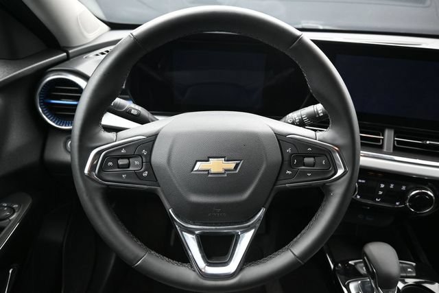 Used 2025 Chevrolet Trax LT w/ LT Convenience Package FWD image 15