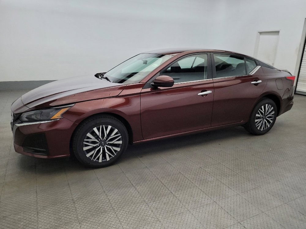Used 2023 Nissan Altima 2.5 SV image 2