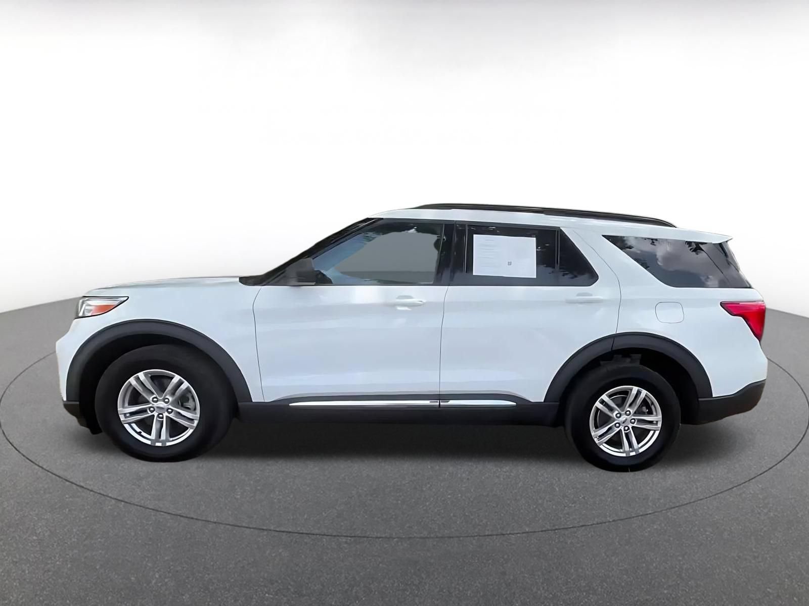 Used 2023 Ford Explorer XLT w/ Equipment Group 202A AWD/4WD image 8