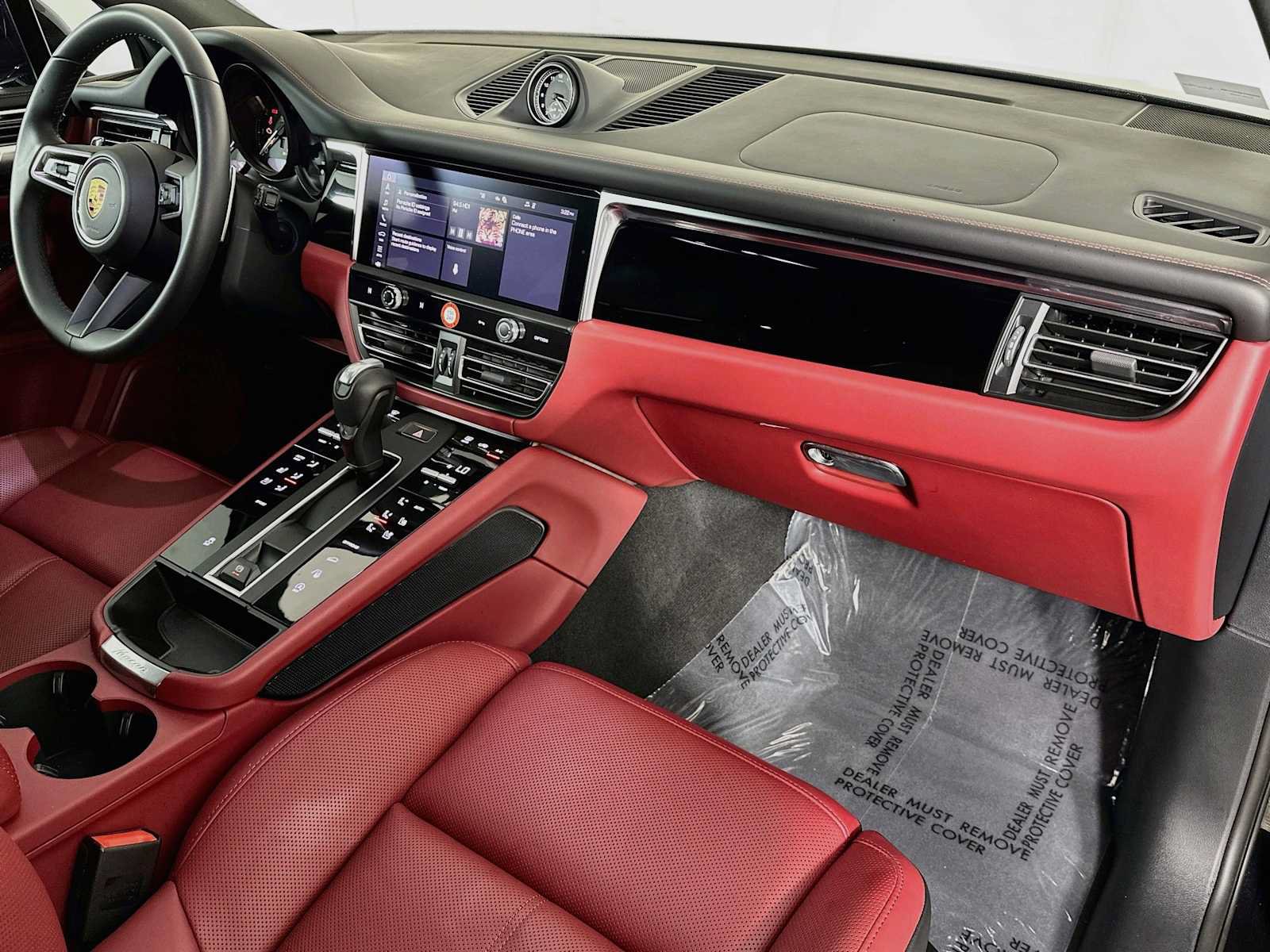 Certified 2026 Porsche Macan AWD/4WD image 30