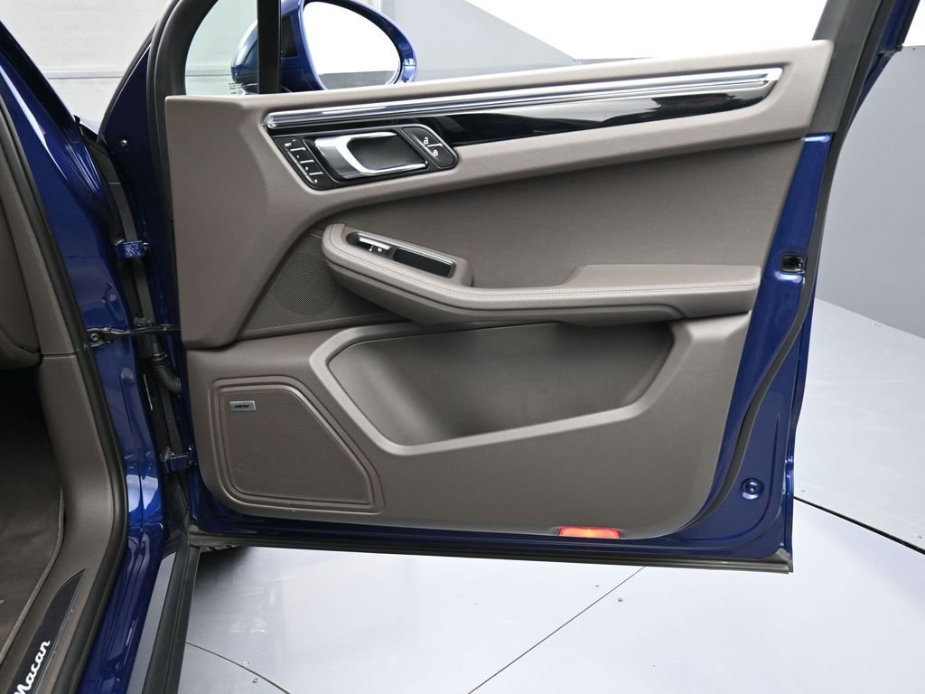 Certified 2025 Porsche Macan image 29