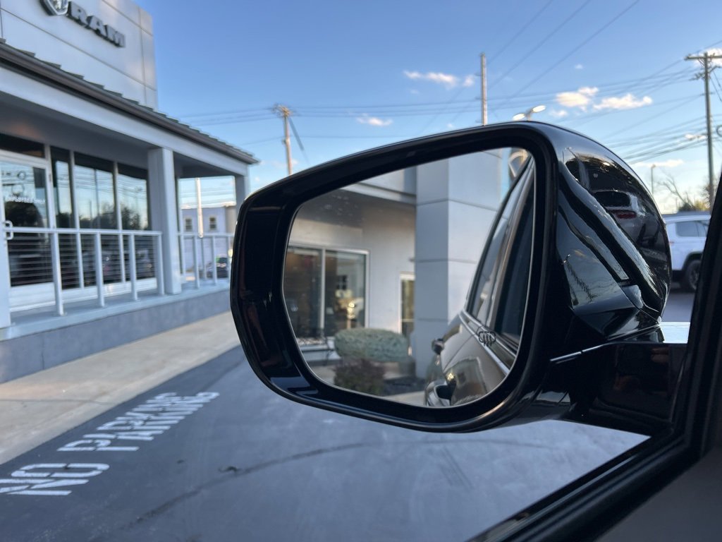 New 2025 Jeep Grand Cherokee Altitude image 19