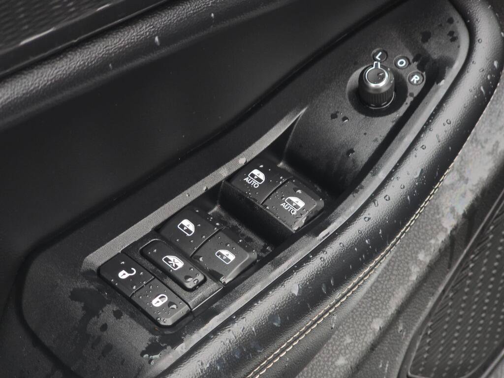 Used 2023 Jeep Grand Cherokee L Laredo w/ Luxury Tech Group I AWD/4WD image 40