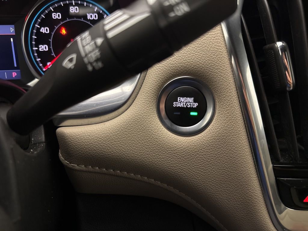 Used 2022 Chevrolet Traverse LT image 30