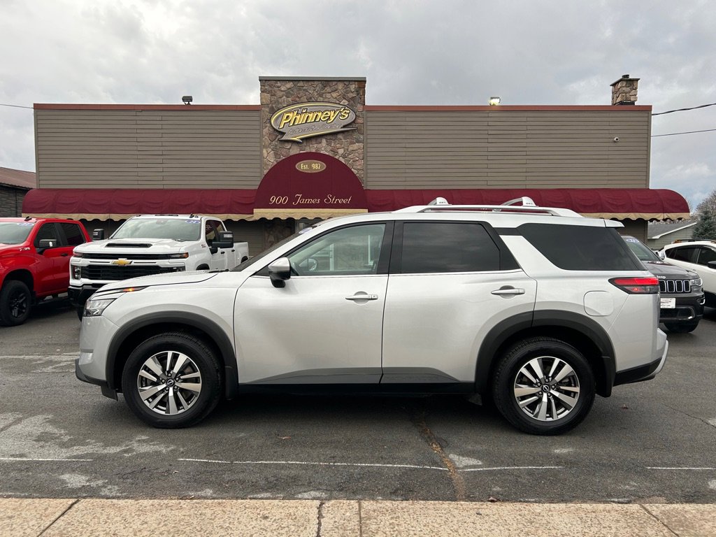 Used 2022 Nissan Pathfinder SL image 4