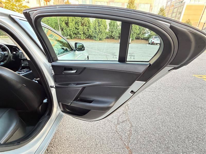 Used 2017 Jaguar XE Premium AWD/4WD image 24