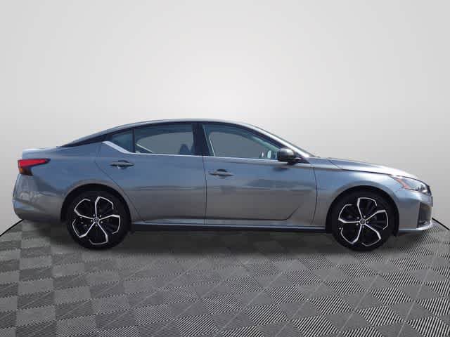 Used 2023 Nissan Altima 2.5 SR FWD image 4