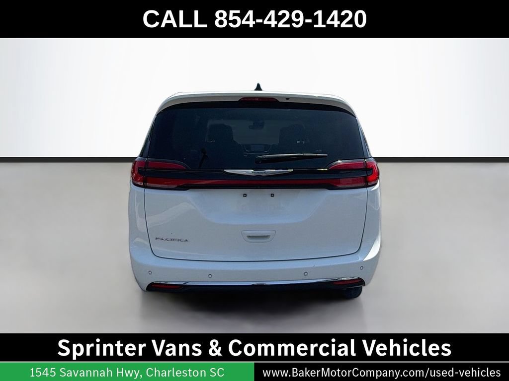 Used 2024 Chrysler Pacifica Touring-L FWD image 6