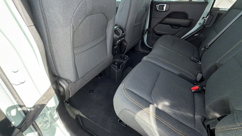 Used 2024 Jeep Wrangler Unlimited Sahara AWD/4WD image 24