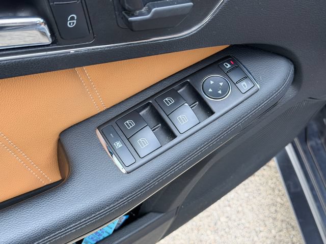 Used 2010 Mercedes-Benz E 350 4MATIC Sedan image 23
