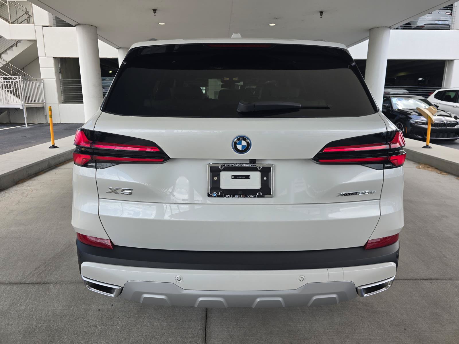 New 2026 BMW X5 xDrive50e w/ Premium Package AWD/4WD image 3
