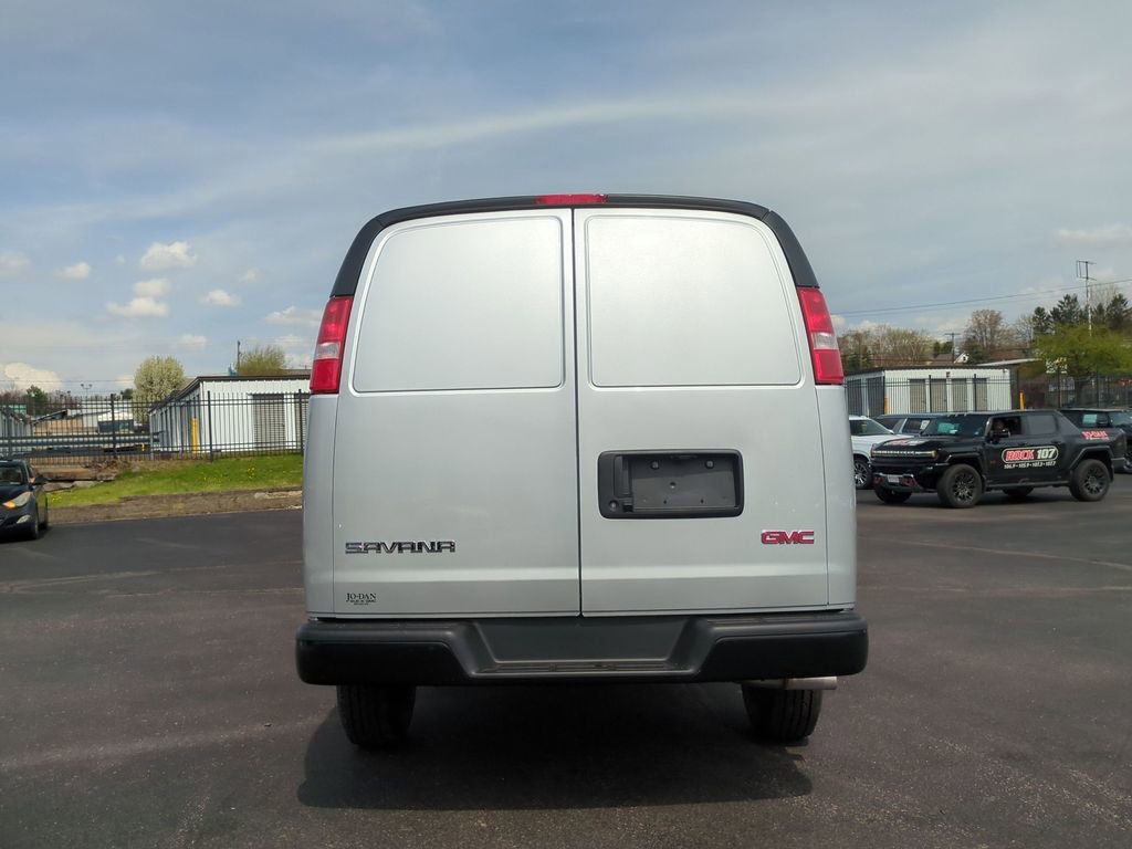 New 2026 GMC Savana 2500 RWD image 6