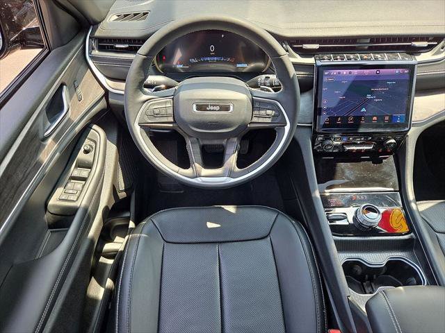 Certified 2025 Jeep Grand Cherokee L Limited w/ Luxury Tech Group II AWD/4WD image 12
