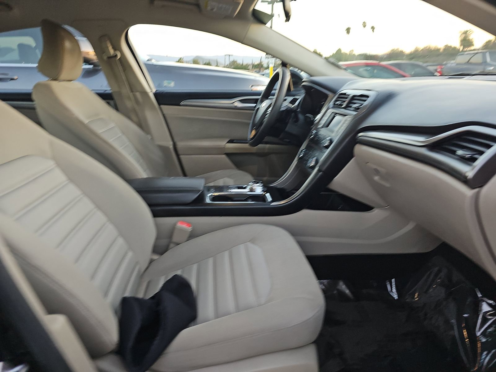 Used 2017 Ford Fusion SE image 10