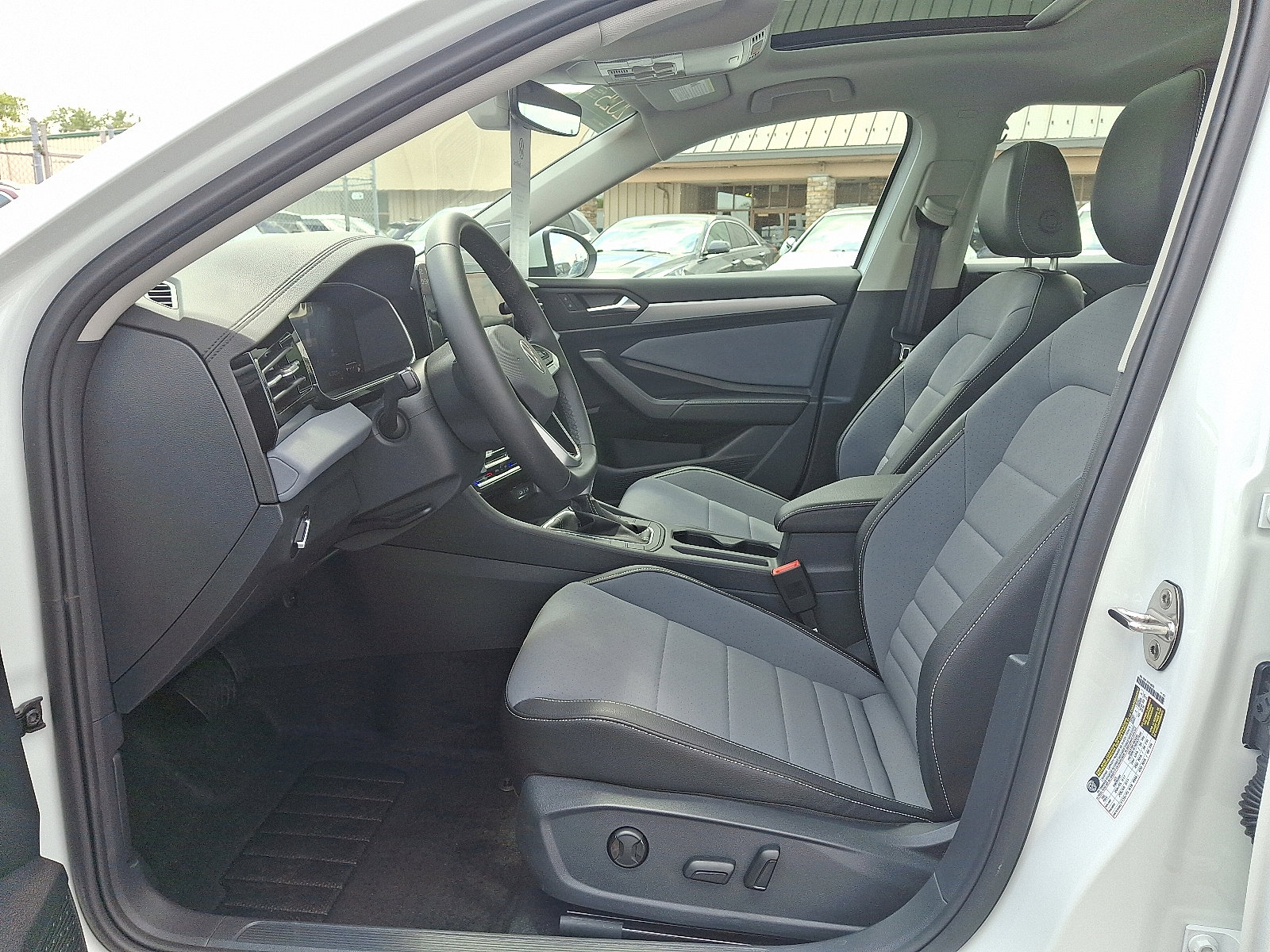 Certified 2025 Volkswagen Jetta SE image 13